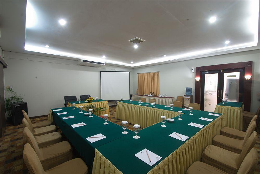 โรงแรมโซเฟียน สุโปโม จาการ์ตา ภายนอก รูปภาพ