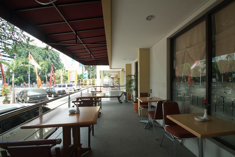 โรงแรมโซเฟียน สุโปโม จาการ์ตา ภายนอก รูปภาพ